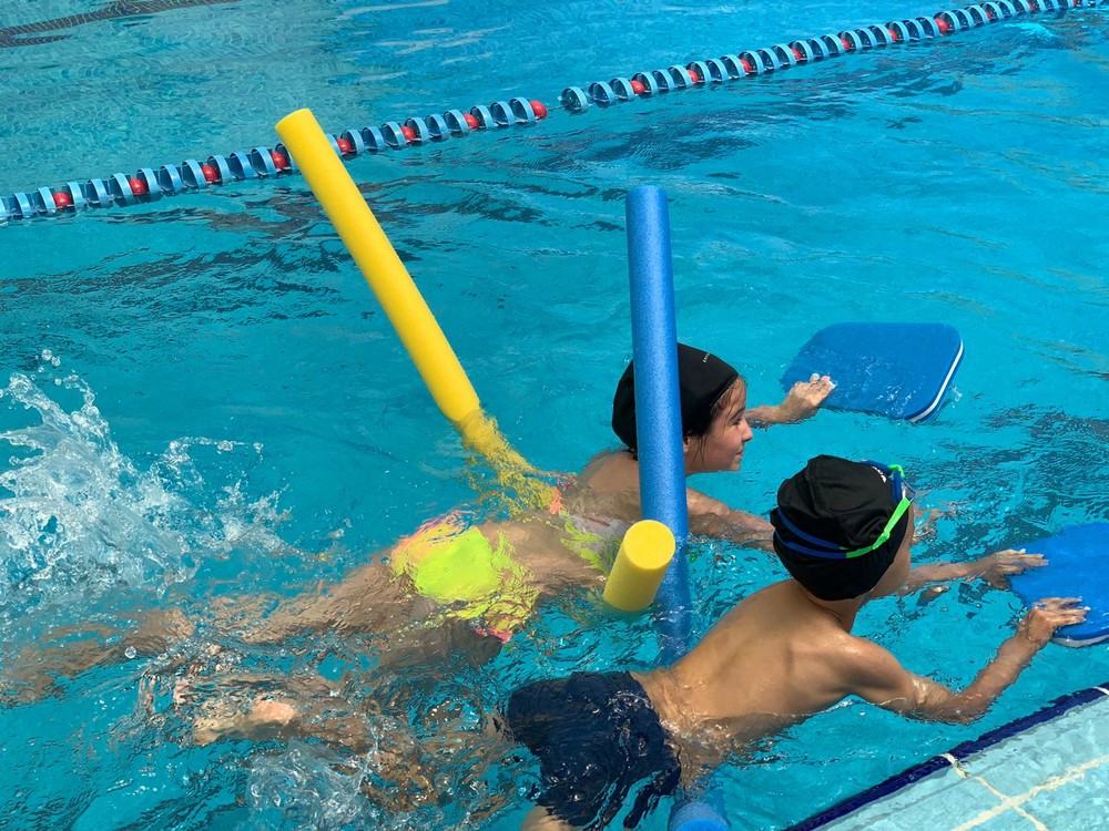 Los cursos de natación de la piscina de Las Cabañuelas se ponen en marcha el próximo 4 de julio