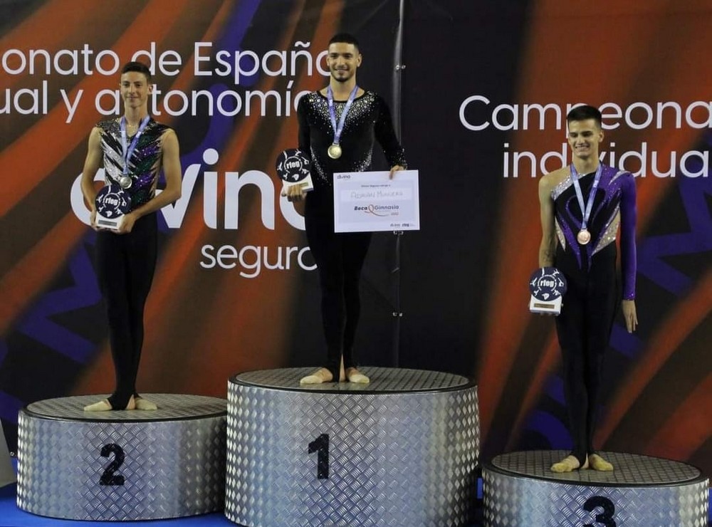 El gimnasta del club Purpurina, Adrián Munuera, medalla de oro en el Campeonato de España celebrado en Ourense