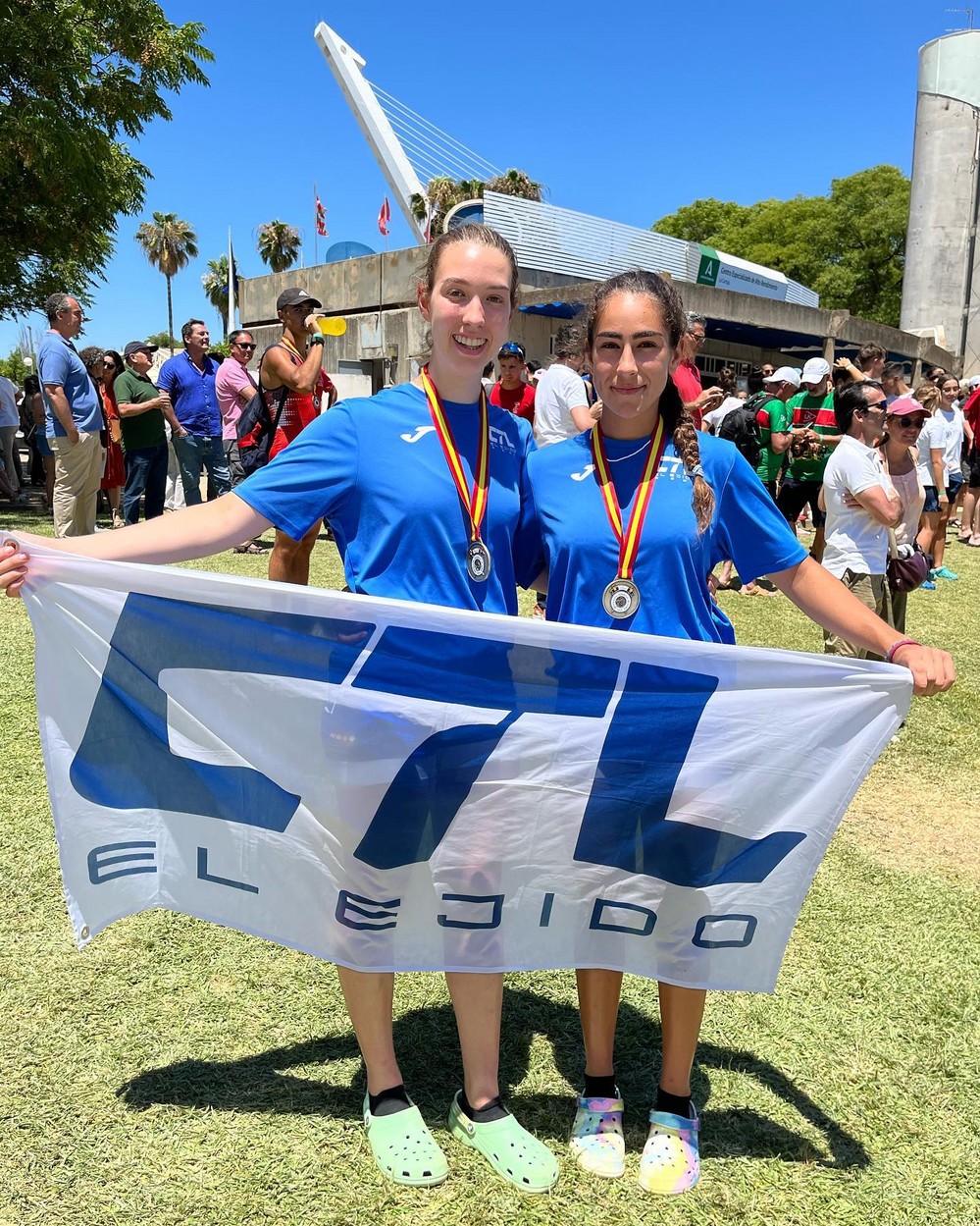 El dos sin timonel juvenil femenino del Tiempo Libre, campeón de España de remo olímpico