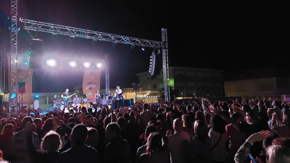 Miles de aficionados a la salsa y la bachata ponen ritmo al fin de semana en Adra con el ‘Corazón Latino Festival’