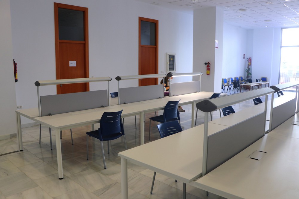 La Sala de Lectura de Almerimar reabre desde hoy sus puertas para reforzar los espacios dirigidos al estudio durante los meses estivales