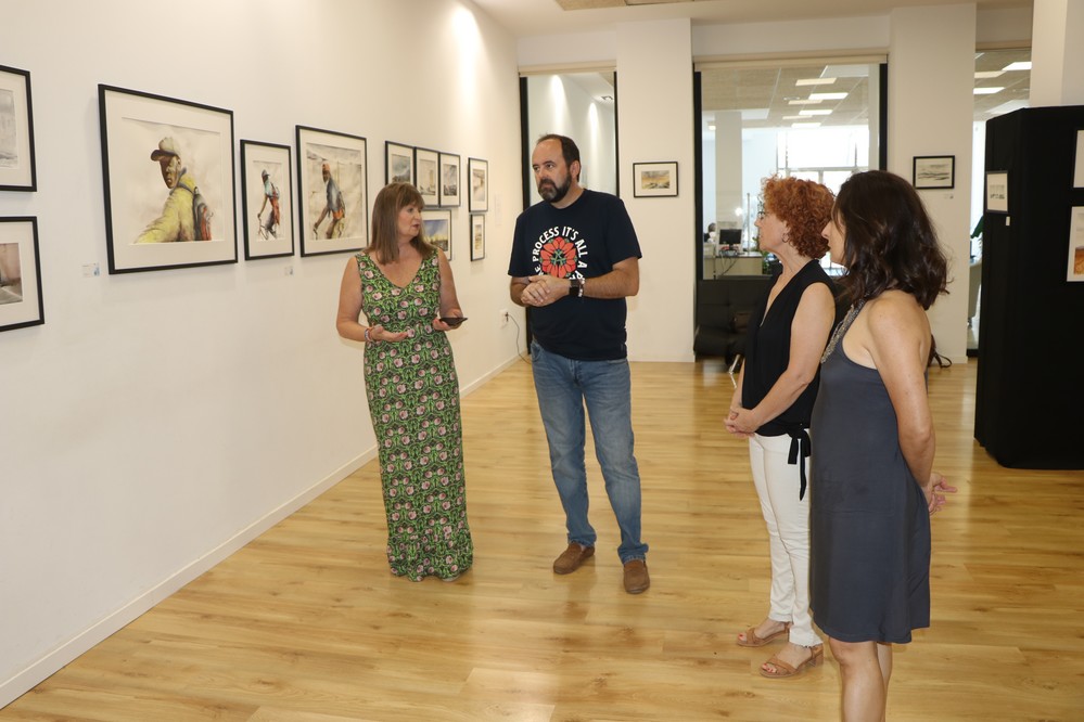 La exposición de pintura ‘El lenguaje del agua’ muestra los paisajes y la gente de Almería