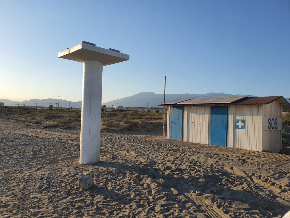 VOX denuncia la inexistencia de torres de vigilancia para los socorristas en las playas de El Ejido