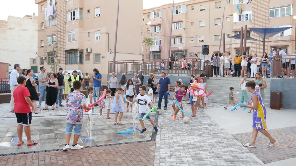Inaugurada la recién renovada Plaza de la Virgen del Carmen de las 80 Viviendas de Adra