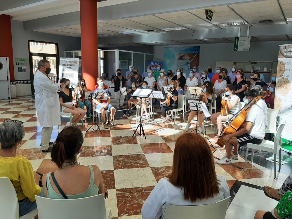 El Hospital Universitario Poniente acoge un concierto para pacientes y profesionales