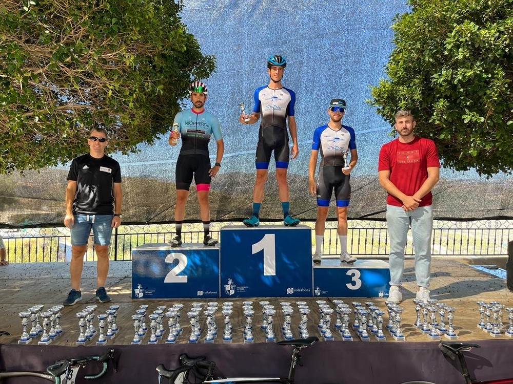 La Cronoescalada a Hirmes reúne a medio centenar de amantes del ciclismo