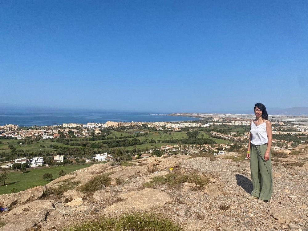 VOX El Ejido exige medidas urgentes para acabar con la plaga de palomas en el barrio de Los Alcores de Almerimar