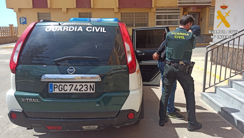 La Guardia Civil  detiene a 4 personas por robo en interior de vivienda  en dos actuaciones en el Poniente