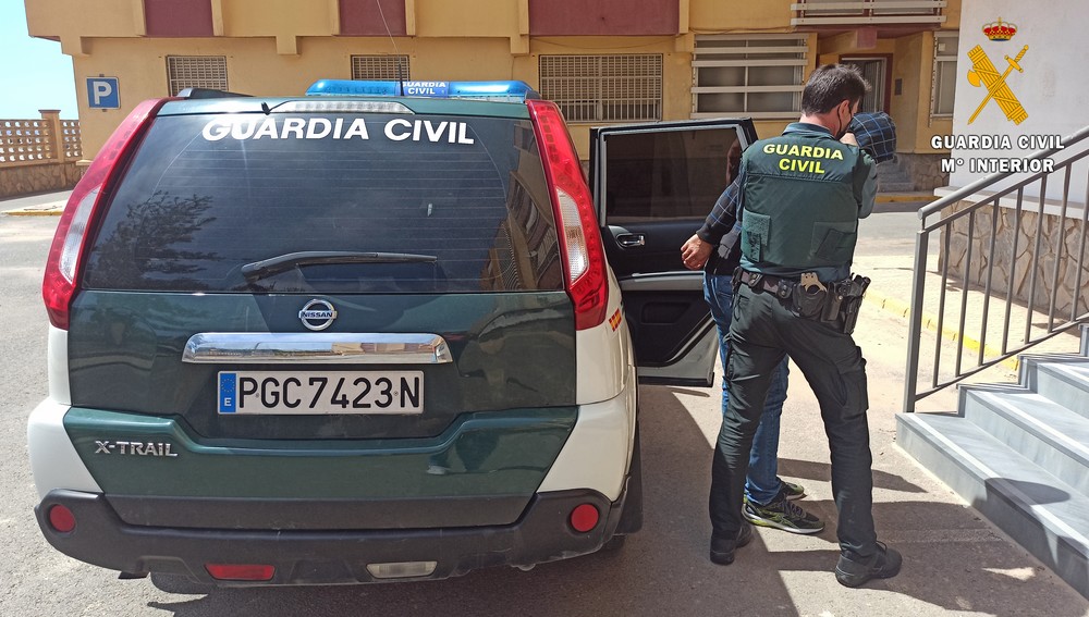 La Guardia Civil  detiene a 4 personas por robo en interior de vivienda  en dos actuaciones en el Poniente