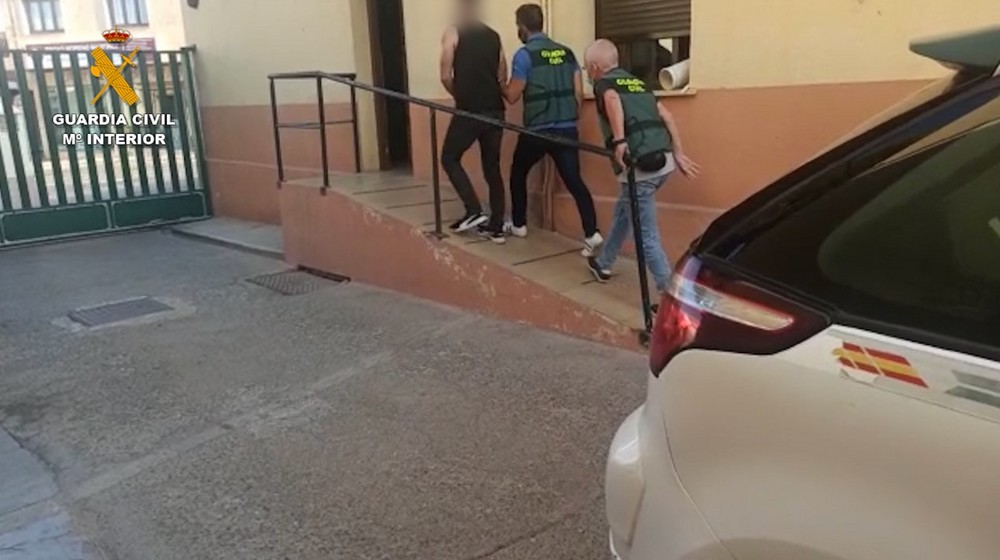 Detenido mientras portaba un bolígrafo convertido en arma de fuego en Roquetas de Mar