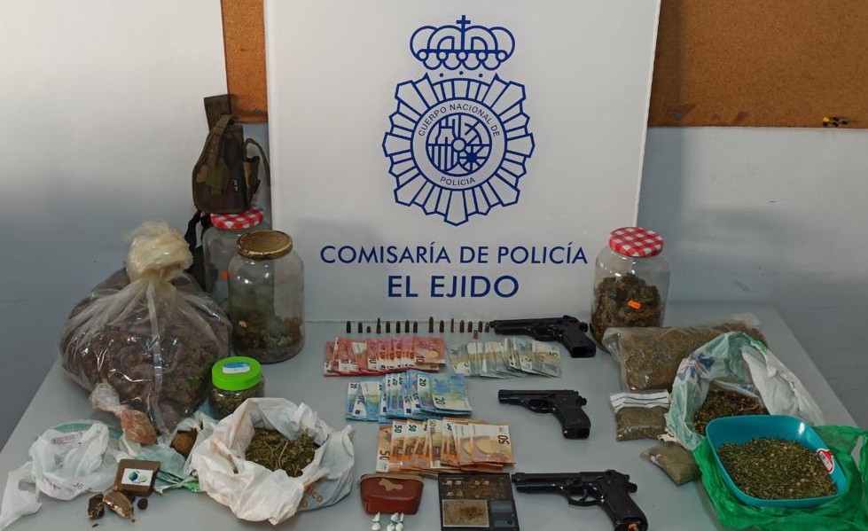 La Policía Nacional detiene en El Ejido a dos personas y desmantela un punto de venta de droga