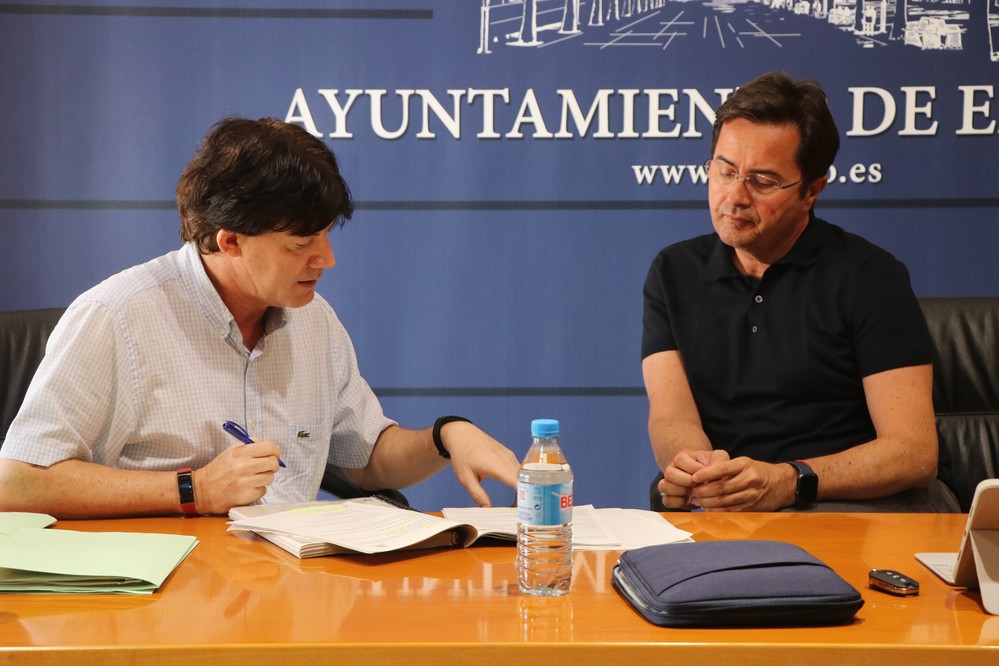 Ayuntamiento, Costas y Mesa de Trabajo analizan el pliego de licitación del estudio para la recuperación de la playa de Balerma que contempla todas las alternativas técnicas posibles