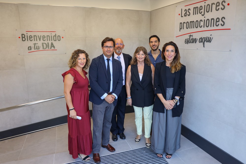 El alcalde asiste a la inauguración del nuevo supermercado del grupo Día en El Ejido