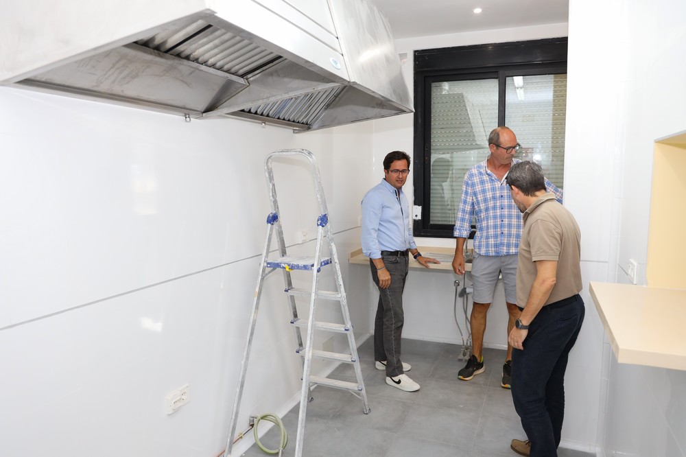 El Ayuntamiento amplía la cocina del Centro de Mayores de Venta Carmona