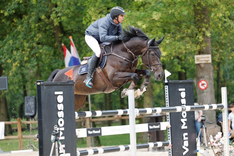 El jinete ejidense Mario Muñoz triunfa en el concurso holandés JUMPING BLARICUM