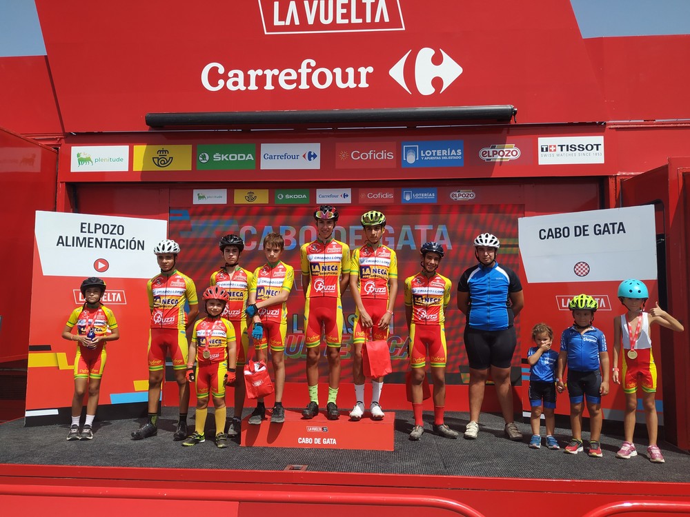 El Club Ciclista Ciudad de El Ejido sube al Podio de la Vuelta a España