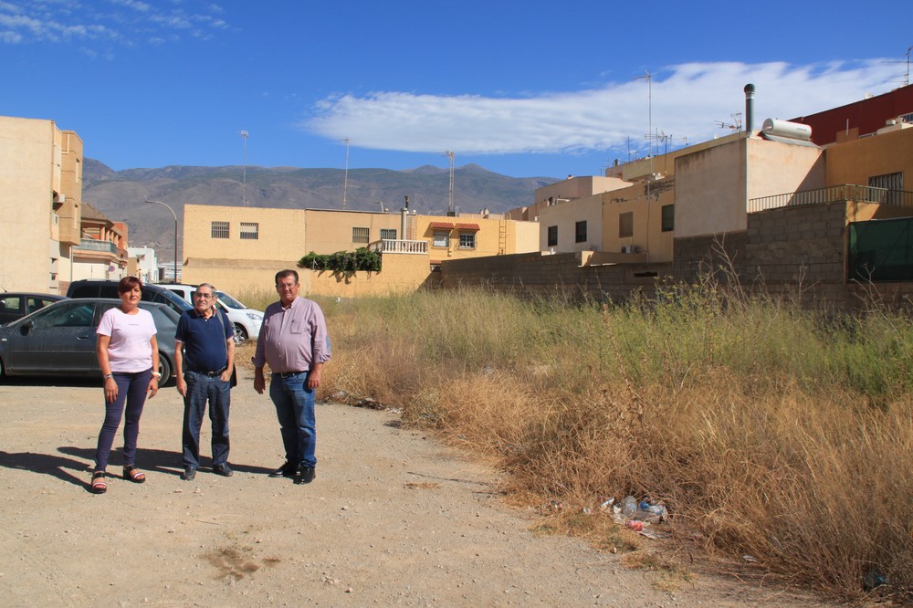 El PSOE de El Ejido propone al Pleno la adecuación de un solar como aparcamiento en el barrio de San Francisco-Las Palmeras