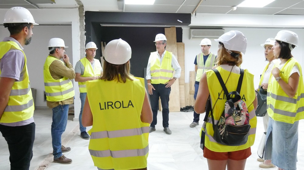 Manuel Cortés visita las obras de reforma integral del Centro Cultural que avanzan “a muy buen ritmo”