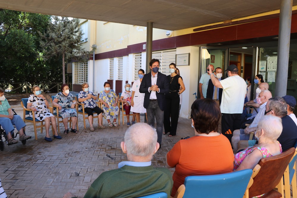 El alcalde visita a los mayores del Centro de Día con motivo de la celebración del #DíaMundialDelAlzheimer