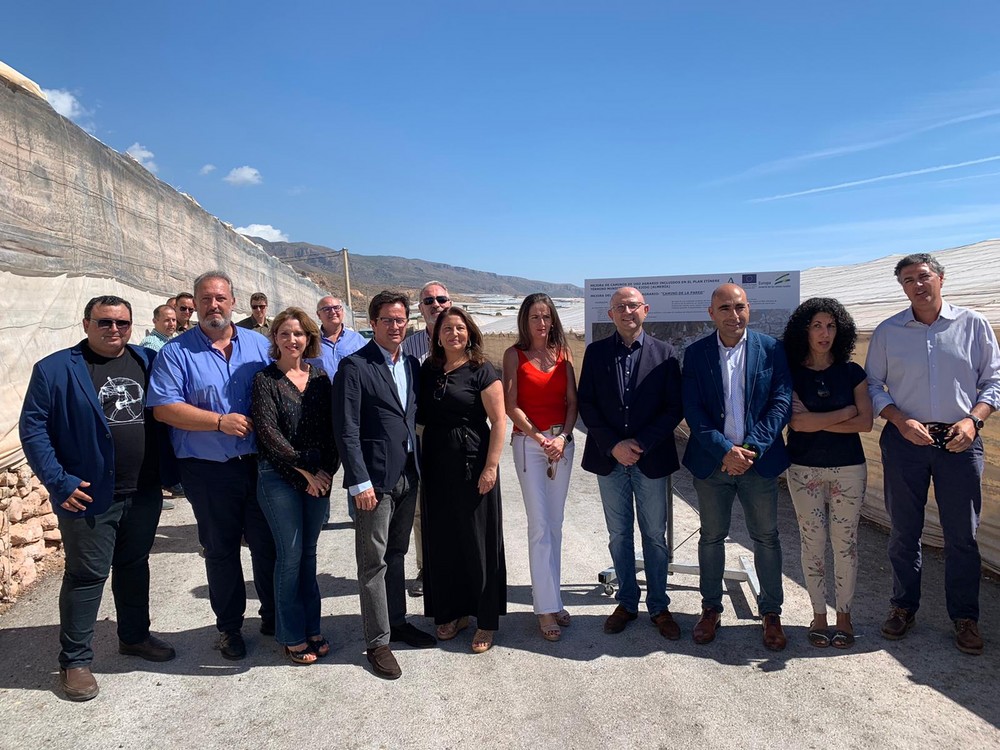 La consejera de Agricultura visita el camino La Pared de El Ejido, mejorado con el Plan Itínere