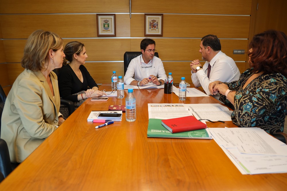 La constructora del colegio de Almerimar alega la subida de precios de material para no seguir con las obras
