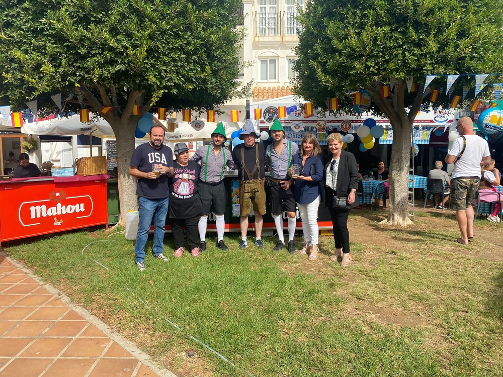 Almerimar se sumerge en la fiesta del Oktoberfest