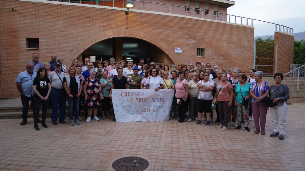Medio centenar de participantes en la primera salida del programa 'Cuidando mi salud mental' de Berja