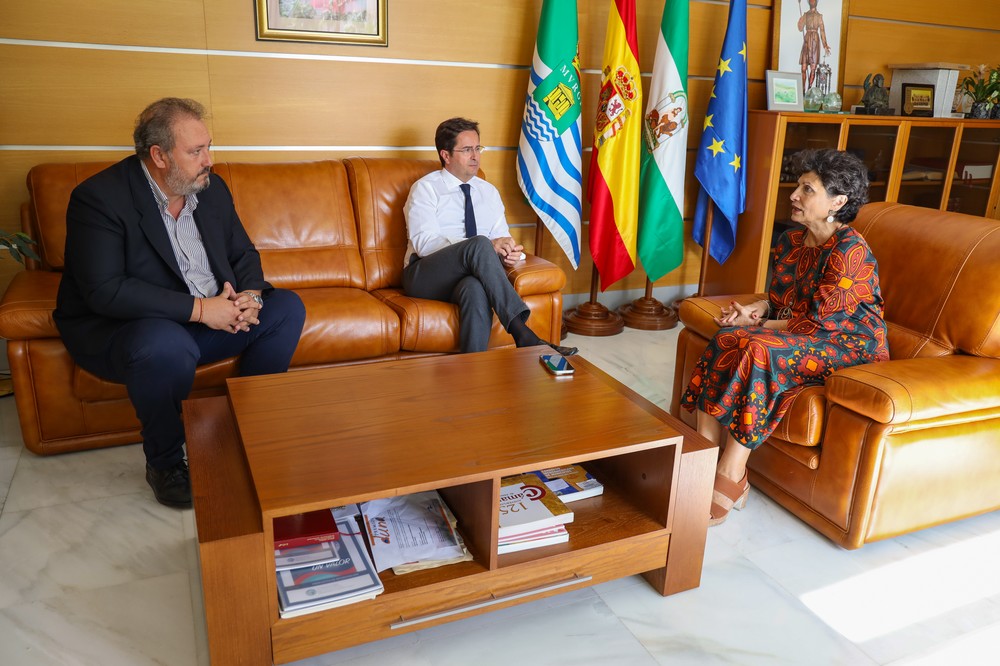 Alcalde y delegada de Justicia coinciden en la necesidad de crear un Juzgado de Violencia sobre la Mujer en El Ejido