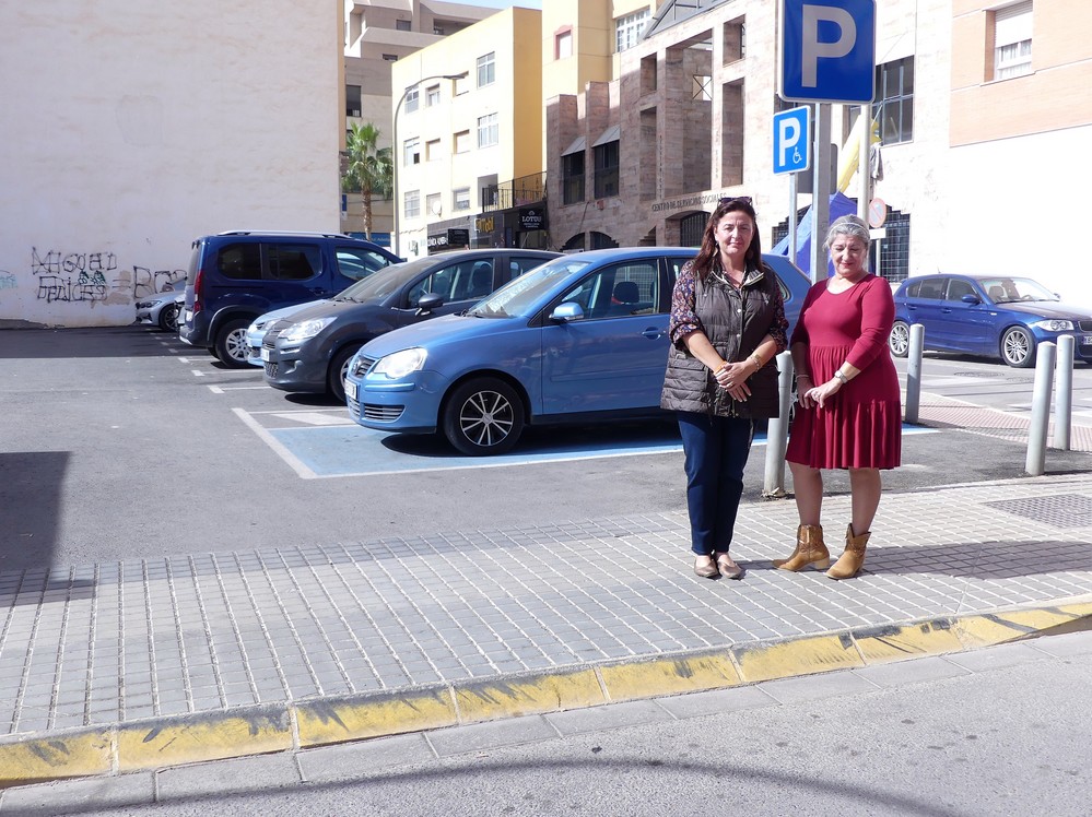 Gómez: “Gracias a la propuesta de Ciudadanos, El Ejido se está llenando de solares habilitados como aparcamiento, tan necesarios”