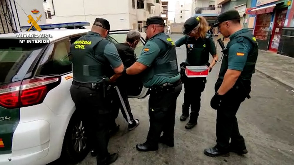 La Guardia Civil resuelve una cincuentena de delitos y detiene a seis personas en Roquetas de Mar