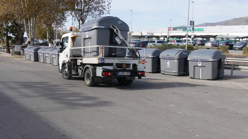 El Ayuntamiento de Adra saca a licitación el suministro de 30 contenedores para la recogida de residuos sólidos urbanos