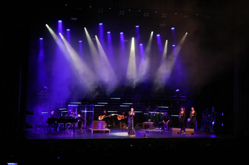 Lleno para disfrutar del concierto de Niña Pastori en el Teatro Auditorio de El Ejido