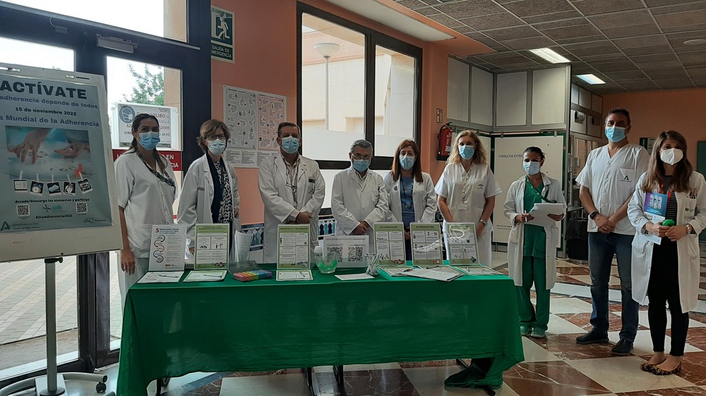 La Unidad de Farmacia del Hospital Universitario Poniente se suma al Día de la Adherencia