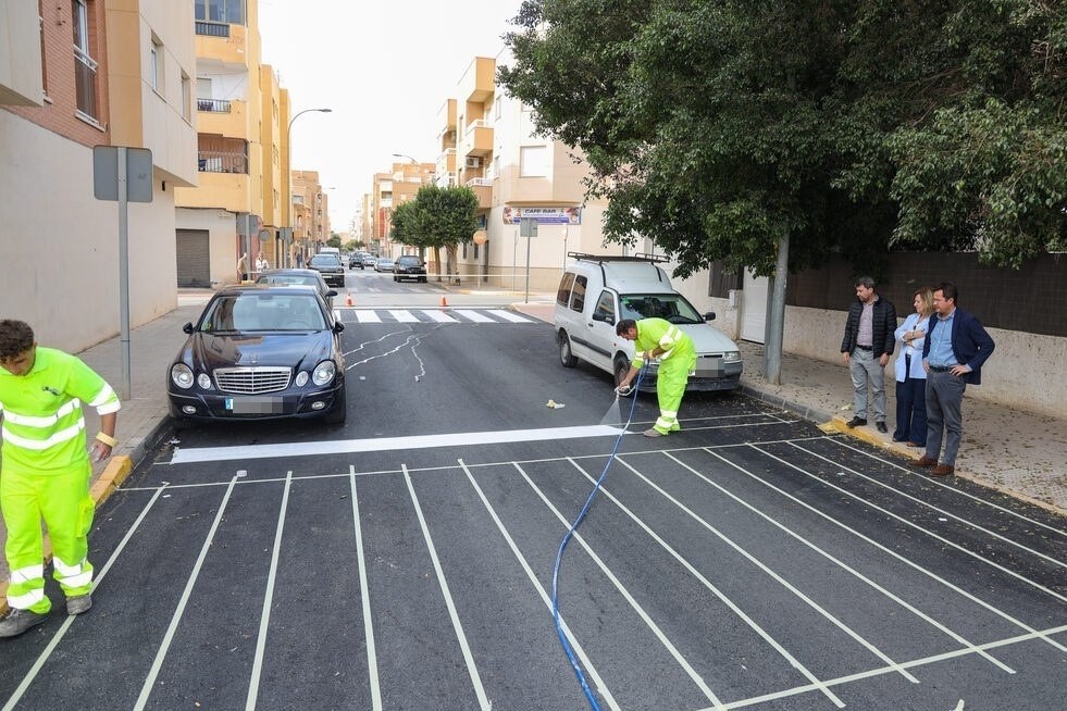 El Plan Municipal de Regeneración y Refuerzo de Pavimentos llega al barrio de Las Palmerillas