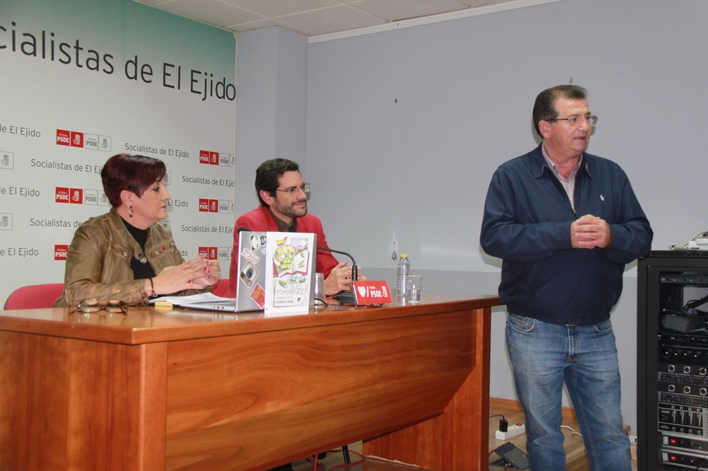 Eduardo Ranz congrega a más de medio centenar de personas en su conferencia sobre ‘Memoria Democrática’ y la presentación de su libro 'No Matarás, Memoria Civil'