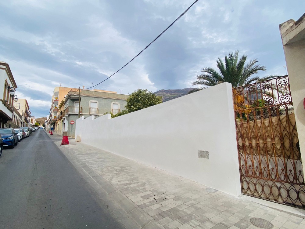 El Ayuntamiento de Dalías ejecuta el arreglo de varias calles del municipio