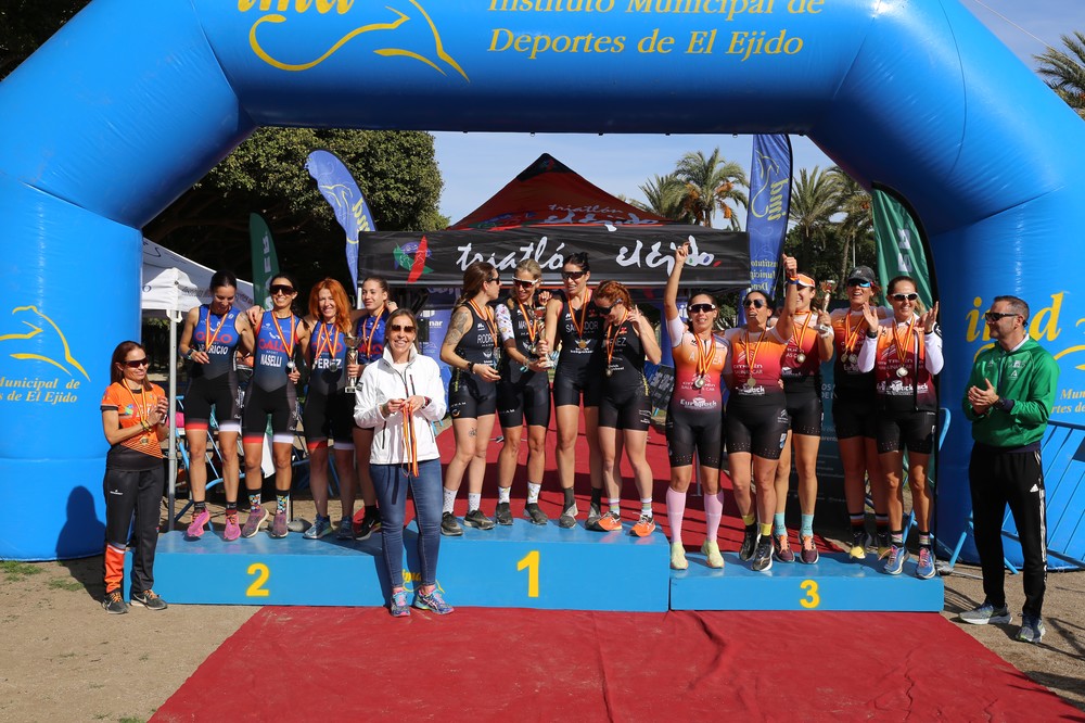 Unos doscientos atletas se dan cita en el I Duatlón por equipos de El Ejido