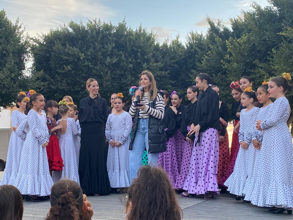 Un encuentro con música, juegos para niños y baile para conmemorar el Día del Pueblo Gitano Andaluz.