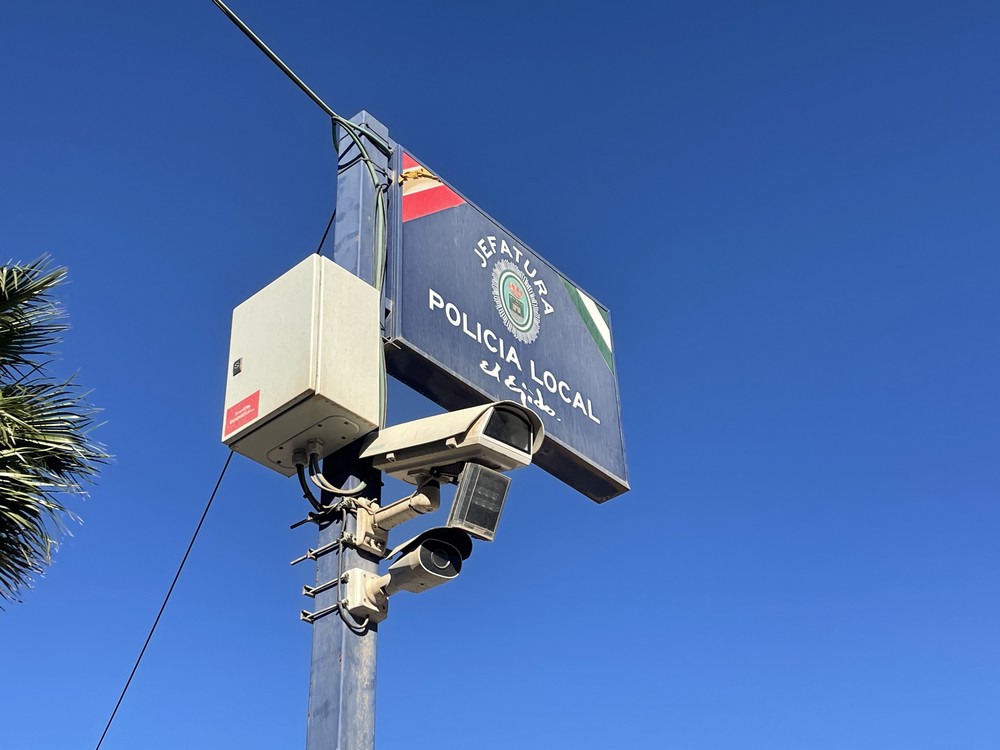 El Ayuntamiento ha iniciado los trabajos de instalación de cámaras de Videovigilancia en un centenar de ubicaciones, que incluyen los tres Cementerios de El Ejido