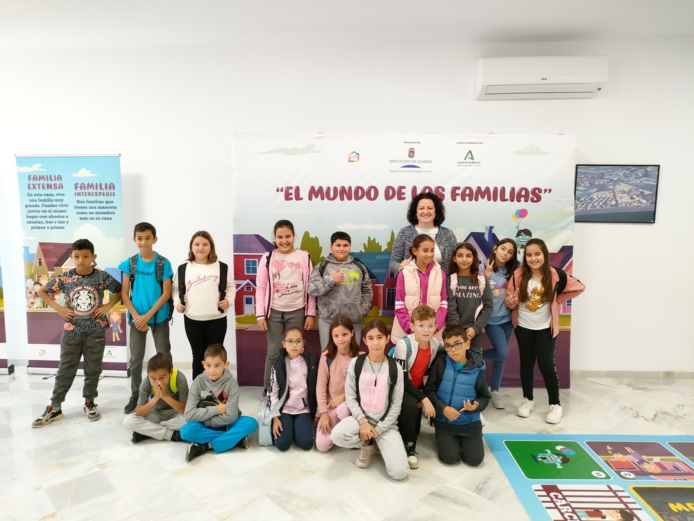 Balanegra se convierte en el punto de partida de la exposición itinerante ‘El Mundo de las Familias’