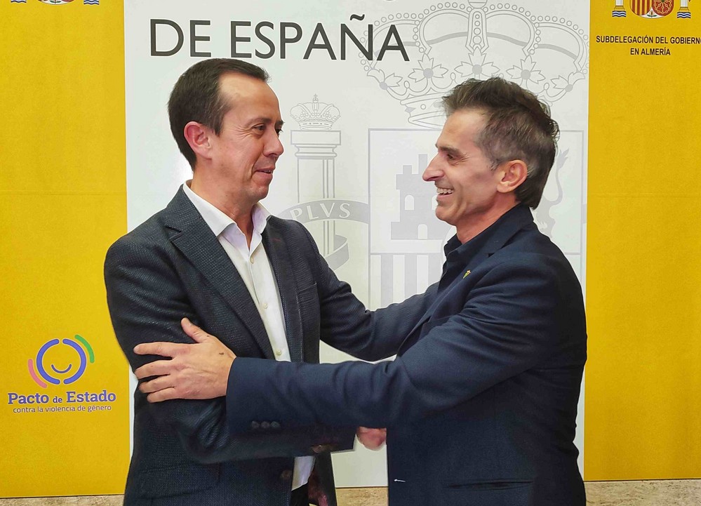 El subdelegado despide al comisario de El Ejido tras su traslado a la Jefatura de la Brigada provincial de Seguridad Ciudadana de Granada