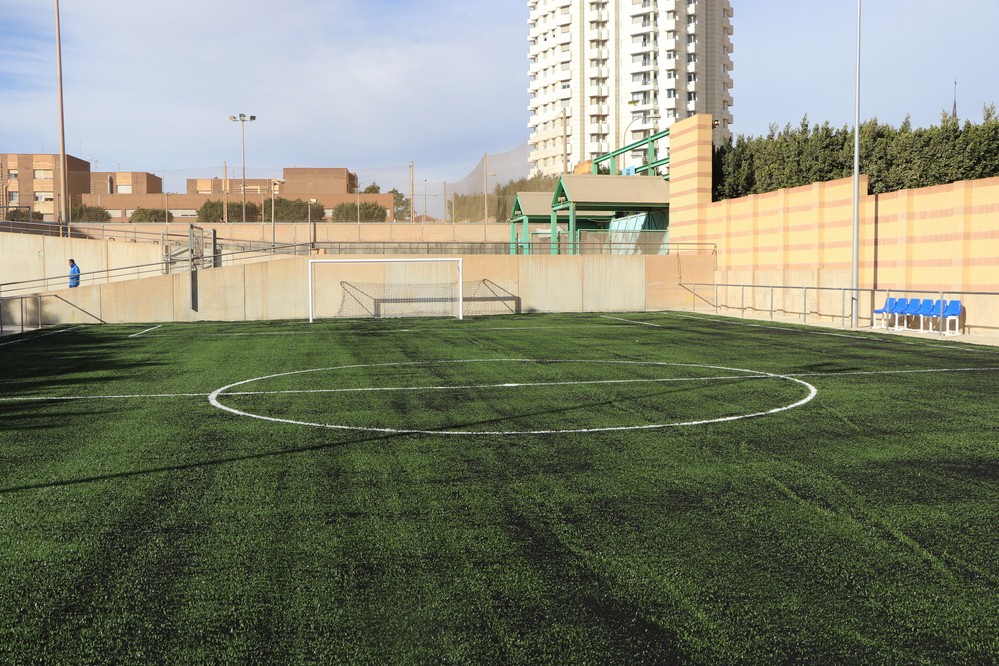 Nuevo campo de fútbol de césped artificial para entrenamientos en el Estadio Municipal de Santo Domingo