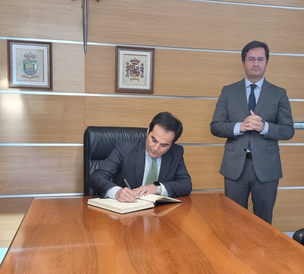 El consejero de Justicia, Administración Local y Función Pública visita el Ayuntamiento de El Ejido