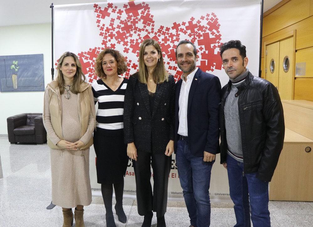 Cruz Roja reconoce el trabajo de la concejalía de Educación y de Radio Ejido