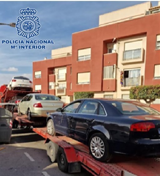 Desmantelan en Roquetas de Mar a una banda que vendía vehículos con el cuentakilómetros trucado
