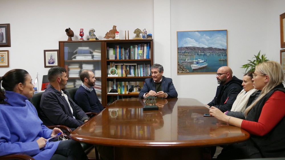 Manuel Cortés recibe a la nueva Junta de Gobierno de la Hermandad de la Humildad y Esperanza