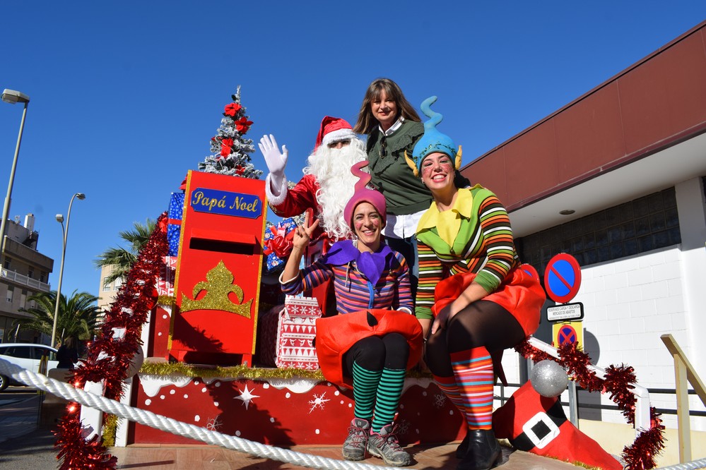La 'Carroza de Papá Noel' comienza a recorrer los núcleos y barrios de El Ejido