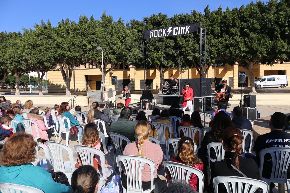 El Parque Municipal de El Ejido se convierte en el escenario del espectáculo ‘Rock Circk’