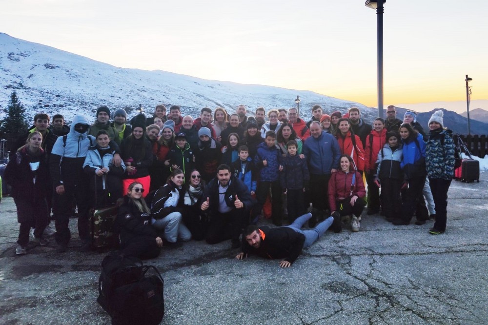 Más de 70 personas disfrutan del viaje a Sierra Nevada enmarcado en el programa ‘Adra en la Senda’