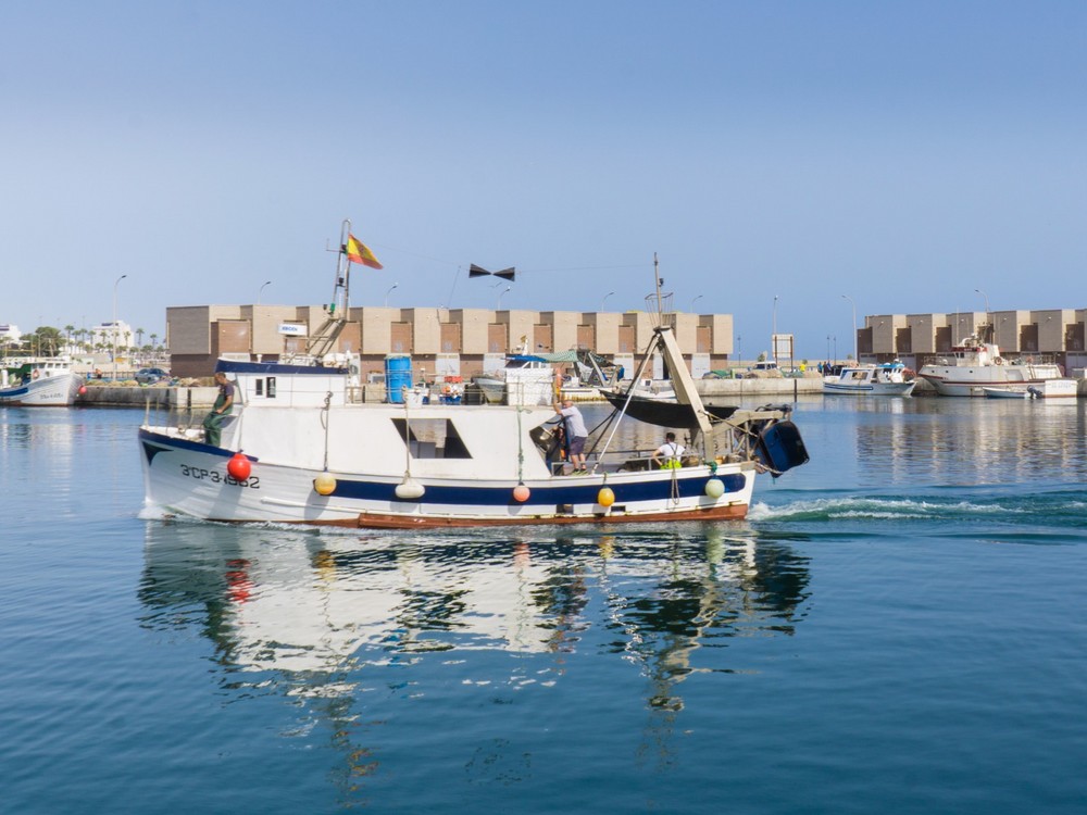 El Ayuntamiento de Adra gestiona casi 300 licencias de pesca durante el año 2022